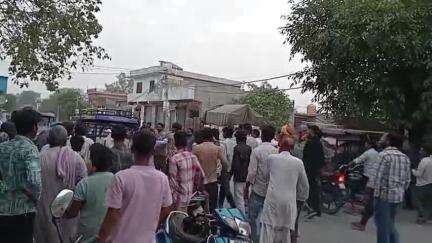 स्वार: बिजारखाता में परचून की दुकान पर सामान लेने को लेकर हुई मारपीट, वीडियो सोशल मीडिया पर हुआ वायरल