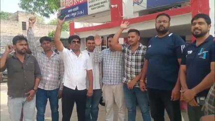 मथुरा: मासूम नगर में धर्म परिवर्तन कराने का मामला, धर्म परिवर्तन कराने वाले एक पुलिस को पकड़ा गया