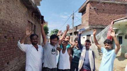 महाराजगंज: रामपुर ब्लडिहा में नालियों की सफाई न होने को लेकर ग्रामीणों ने किया प्रदर्शन #jansamasya