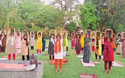 बारां: महिला पतंजलि योग समिति ने योग दिवस पर तैयारी शुरू की, पब्लिक पार्क में सिखाया जा रहा है योग