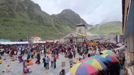 रुद्रप्रयाग: केदारनाथ धाम में उमड़ रहा भक्तों का तांता, एक माह की यात्रा में आंकड़ा 7 लाख पार; स्थानीय व्यापारियों को मिलेगा लाभ