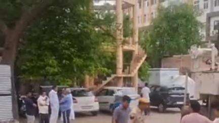 सीकर: आनंद नगर इलाके में मेल नर्स द्वारा फांसी का फंदा लगाकर आत्महत्या के मामले में पुलिस ने शव का करवाया पोस्टमार्टम