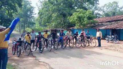 उदयपुर: ग्राम शानीबर्रा में डीएवी मुख्यमंत्री पब्लिक स्कूल और फिट इंडिया के तत्वाधान में साइकिलिंग प्रतियोगिता का आयोजन