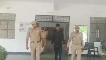 सिराथू: नाबालिक का अपहरण कर रेप करने वाले फरार अभियुक्त को पुलिस ने शहजादपुर सर्विस रोड से किया गिरफ्तार