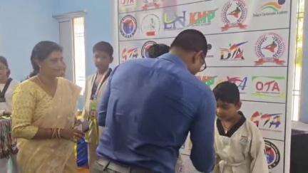 ଛତ୍ରପୁର: ଛତ୍ରପୁର ସ୍ଥିତ ଇଣ୍ଡୋର୍ ଷ୍ଟାଡିଅମ ପରିସରରେ ୧୧ ତମ ଗଞ୍ଜାମ ଟାଏକୋଣ୍ଡୋ ଚାମ୍ପିୟାନସିପ୍, ଯୋଗଦେଲେ ବହୁ ମାନ୍ୟଗଣ୍ୟ ବ୍ୟକ୍ତି
