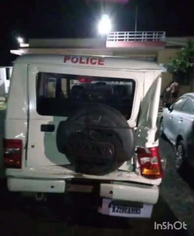 महवा: पाटोली पर टैंकर ने पुलिस की बोलेरो को मारी टक्कर, दो लोग घायल