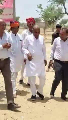बाड़मेर: बाड़मेर के पूर्व विधायक ने बाड़मेर विधानसभा क्षेत्र के दौरे के दौरान विभिन्न कार्यक्रमों में शिरकत की