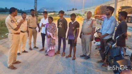 బంగారు పాల్యం  lద్విచక్ర వాహనాలు తనిఖీలు మైనర్లకు వాహనాలు ఇస్తే చర్యలు తప్పవు