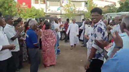 கோவில்பட்டி: புனித சூசையப்பர் திருத்தலத்தில் புதிய பங்குத் தந்தைக்கு  உற்சாக வரவேற்பு