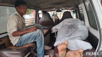 मुरैना: भैरव सिंह का पुरा गांव के समीप अनियंत्रित होकर पलटा सीमेंट से भरा ई-रिक्शा, एक युवक की हुई मौत