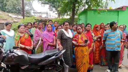ଅନୁଗୋଳ: ହାଣ୍ଡିଧୁଆ ଅଞ୍ଚଳରେ ୧୨ ଦିନ ହେଲା ବିଦ୍ୟୁତ ନଥିବାରୁ ହନ୍ତସନ୍ତ ସ୍ଥାନୀୟ ଲୋକେ #jansamasya