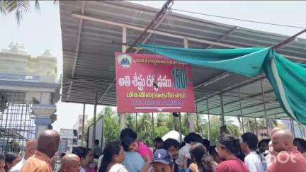 పూతలపట్టు: కాణిపాకం శ్రీ వరసిద్ది వినాయక స్వామి ఆలయంలో కొనసాగుతున్న భక్తుల రద్దీ