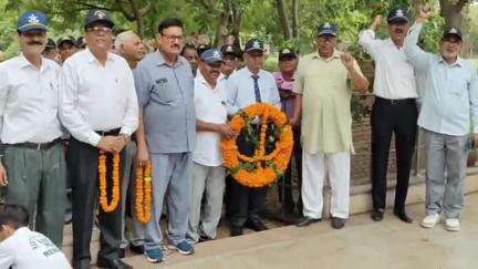 रेवाड़ी: रेवाड़ी के रेजांगला पार्क में पूर्व शिक्षक सैनिकों ने मनाया 105वां सेना शिक्षा कोर स्थापना दिवस