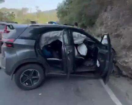 शिमला ग्रामीण: ग्रामीण शिमला के तारा देवी के पास एक कार और मोटर साइकिल में टक्कर, पांच लोग हुए घायल