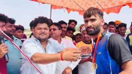 शिवसागर: शिवसागर प्रखंड के बरेला गाँव में आयोजित तीन दिवसीय नाईट क्रिकेट टूर्नामेंट का हुआ समापन