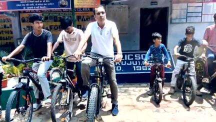 मांडू: डी ए वी पब्लिक स्कूल, आरा में साइकिलिंग कार्यक्रम का आयोजन किया गया