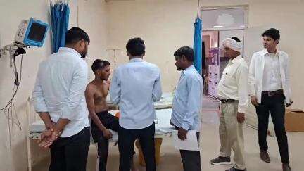 चूरू: रामगढ़ में भवन निर्माण कार्य के दौरान हुए हादसे में 2 श्रमिक घायल, उन्हें जिला अस्पताल लाया गया