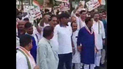 बिलासपुर: बिलासपुर में कांग्रेस की संविधान बचाओ रैली में पूर्व कैबिनेट मंत्री शिव डहरिया सहित पदाधिकारी गण हुए शामिल