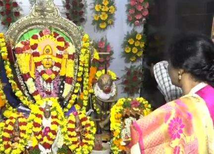 గద్దలగుంట లోని శ్రీ గంగమ్మ తల్లి 12వ వార్షికోత్సవంలో పాల్గొన్న పిడిసిసి బ్యాంక్ చైర్మన్ సీతారామయ్య, మేయర్ సుజాత