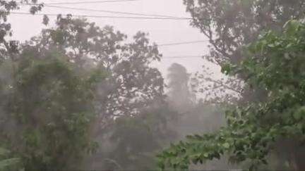 দেগঙ্গা: টানা দু'ঘণ্টার প্রবল বৃষ্টিতে নাজেহাল দেগঙ্গা ব্লকের বাসিন্দারা