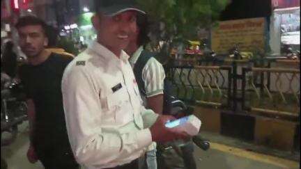 रतलाम नगर: फवारा चौक महू रोड पर यातायात पुलिस ने की चालानी कार्रवाई, 6 चालान काटे