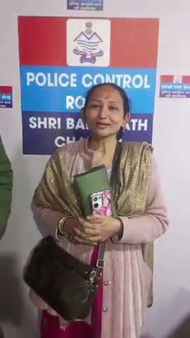 जोशीमठ: बद्रीनाथ मंदिर परिसर में खोया ₹55,000 कैश और दस्तावेज वाला पर्स मिला, उत्तराखंड पुलिस की कर्तव्यनिष्ठा की सराहना की गई