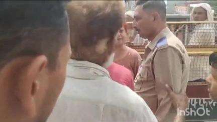 मुज़फ्फरनगर: अहिल्याबाई चौक पर बाइक चालक ने महिला डॉक्टर को मारी टक्कर, विरोध करने पर की मारपीट, पुलिस चालक की तलाश में जुटी