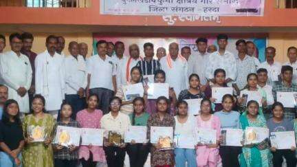 हरदा: कुर्मी क्षत्रिय समाज ने किया मेधावी छात्रों का सम्मान, 70% से अधिक अंक पाने वाले 81 विद्यार्थी हुए सम्मानित