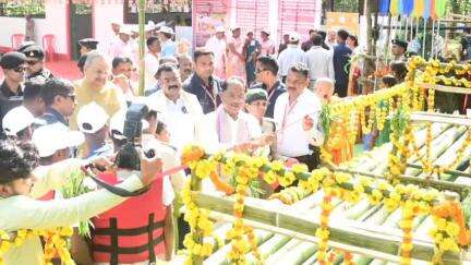 कोंडागांव: मुख्यमंत्री ने भोंगापाल में बम्बू राफ्टिंग केंद्र का शुभारंभ किया, महिला समूह को कयाकिंग के लिए सामग्री मिली