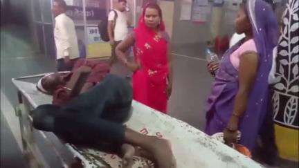 बिरसिंहपुर में बरा मोड़ के समीप ट्रक की टक्कर से बाइक सवार युवक हुआ घायल, जिला अस्पताल में भर्ती