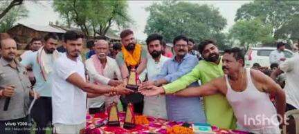 बरियारपुर: दौड़ प्रतियोगिता में प्रथम, द्वितीय और तृतीय स्थान पाने वाले प्रतिभागी हुए सम्मानित