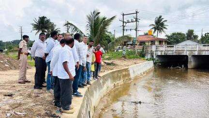 ವಿರಾಜಪೇಟೆ: ವಿರಾಜಪೇಟೆ ವ್ಯಾಪ್ತಿಯ ಮಳೆಹಾನಿ ಪ್ರದೇಶಗಳಿಗೆ ಶಾಸಕ ಎ.ಎಸ್.ಪೊನ್ನಣ್ಣ ಭೇಟಿ