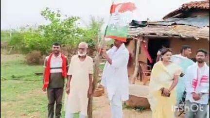 अधौरा: अधौरा में कांग्रेस पार्टी द्वारा हर हर झंडा एवं माई बहन सम्मान योजना के अंतर्गत किया गया कार्यक्रम