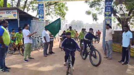 कसडोल: कसडोल में विश्व सायकल दिवस के अवसर पर सायकल रैली सम्पन्न, भाजपा मंडल अध्यक्ष और पार्षद ने हरी झंडी दिखाकर किया रवाना