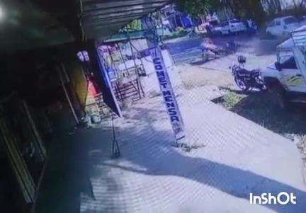 जवाली: बरोह के समीप एक बाइक, एक गाड़ी से टकराने के बाद दूसरी बाइक से टकराई, घटना CCTV कैमरे में हुई कैद