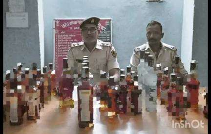 गया टाउन सीडी ब्लॉक: जिले के विभिन्न थाना क्षेत्रों से महुआ शराब, विदेशी शराब, एक बाइक और एक मोबाइल बरामद