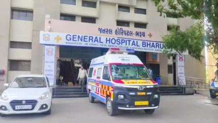 ભરૂચ: : સાવરણી વેચીને જીવન ગુજારતા વૃદ્ધ દંપતી તબિયત બગડતાં રસ્તા પર ઢળી પડ્યા, શંકાસ્પદ કોરોના લક્ષણો જોઈ હોસ્પિટલ ખસેડાયા