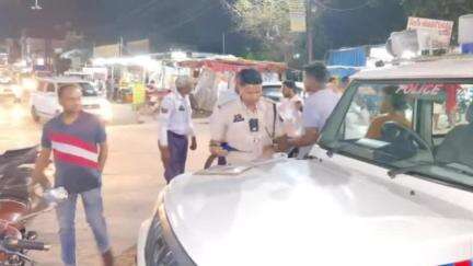 चांपा: चांपा नगर में यातायात पुलिस ने मोडिफाइड बुलेट और साइलेंसर लगाकर चलाने वालों पर की कार्रवाई