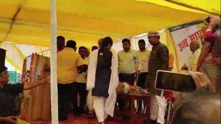 अकबरपुर: पैजना उच्च माध्यमिक विद्यालय का उद्घाटन ग्रामीण विकास मंत्री श्रवण कुमार ने फीता काटकर किया
