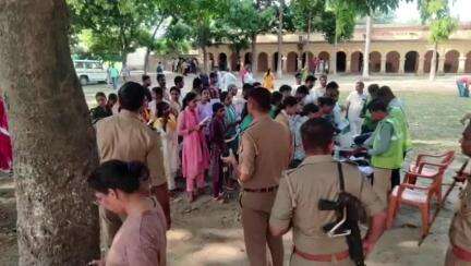 रसड़ा: नगरा के दो कॉलेज में पुलिस की कड़ी सुरक्षा व्यवस्था के बीच बीएड की प्रवेश परीक्षा संपन्न हुई