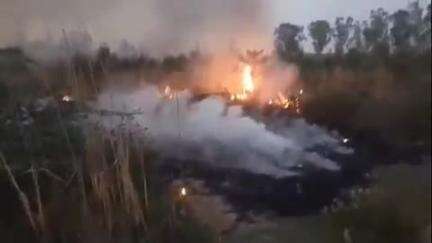 अम्बाला: अंबाला: सरकंडों व फोम में लगी आग, दूर-दूर तक फैले धुएं से लोग हुए एकत्रित