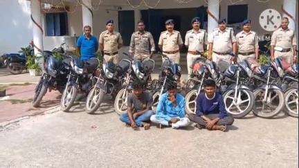 रायगढ़: साप्ताहिक बाजार से मास्टर चाबी की सहायता से बाइक चोरी करने वाले 3 गिरफ्तार, 2 फरार, पुलिस कंट्रोल रूम में हुआ खुलासा