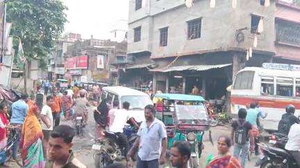 নানুর: কীর্ণাহারে নিত্যদিন সৃষ্টি হচ্ছে যানজটের ভোগান্তি তে পথচলতিরা!ক্ষতিয়ে দেখে দ্রুত সমাধানের আশ্বাস প্রধানের#jansamsaya