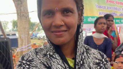 बेलतरा विधानसभा क्षेत्र में आयोजित समाधान शिविर में महिलाओं का राशन कार्ड त्वरित तरीके से बनाया गया