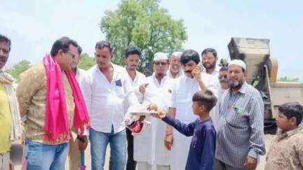 घनसावंगी: पाडोळी येथे ७ लक्ष रुपये किमतीच्या सिमेंट रस्त्याच्या बांधकामाचे भूमिपूजन आमदार हिकमत उढाण यांच्या हस्ते संपन्न