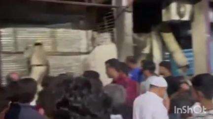 उज्जैन शहर: मिर्ची नाला क्षेत्र में भीषण आग, क्षेत्रीय पार्षद ने कहा- बिना अनुमति के बने थे एयर कंडीशनर
