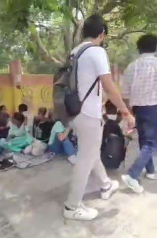 आगरा: आगरा कॉलेज सहित आगरा के 21 केंद्रों पर आयोजित हुई बीएड संयुक्त प्रवेश परीक्षा, AI युक्त कैमरों से की गई निगरानी