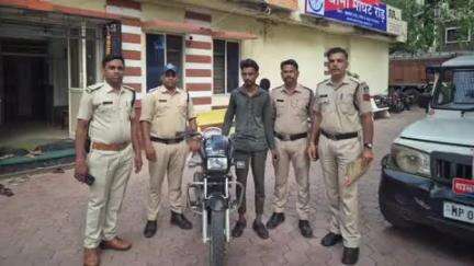 खंडवा नगर: खंडवा: मोघट पुलिस ने बाइक चोर को किया गिरफ्तार