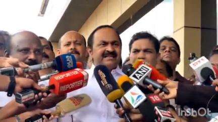 പറവൂർ: പി.വി അൻവറുമായി രാഹുൽ മാങ്കൂട്ടത്തിൽ കൂടിക്കാഴ്ച നടത്തിയത് തെറ്റാണെന്ന് വി.ഡി സതീശൻ പറവൂരിൽ പറഞ്ഞു