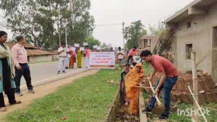 लुण्ड्रा: लुण्ड्रा जनपद अंतर्गत मोर गांव में मोर कहानी महाअभियान के तहत जल संरक्षण और जल संवर्धन को लेकर जन जागरूकता